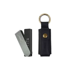 کیف چرم طبیعی محافظ لجر Ledger Nano X مدل بیتس مشکی با دکمه فلزی و حلقه اتصال