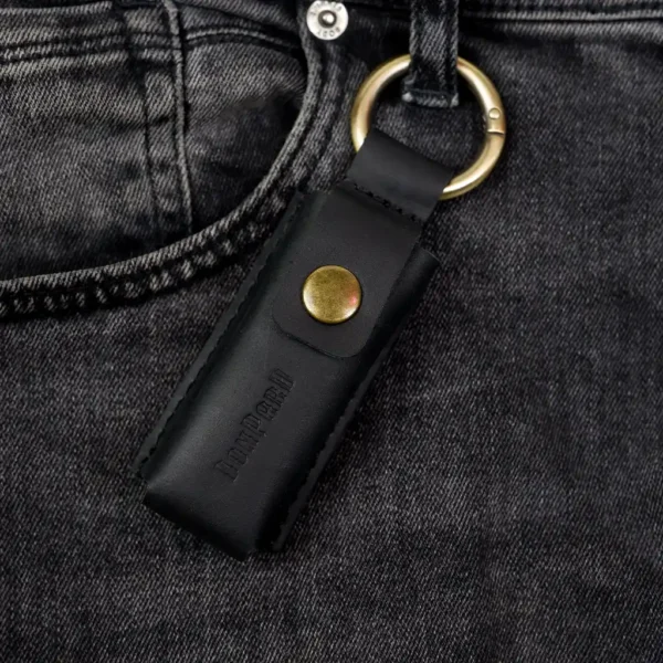 کیف چرم طبیعی محافظ لجر Ledger Nano X مدل بیتس مشکی با دکمه فلزی و حلقه اتصال