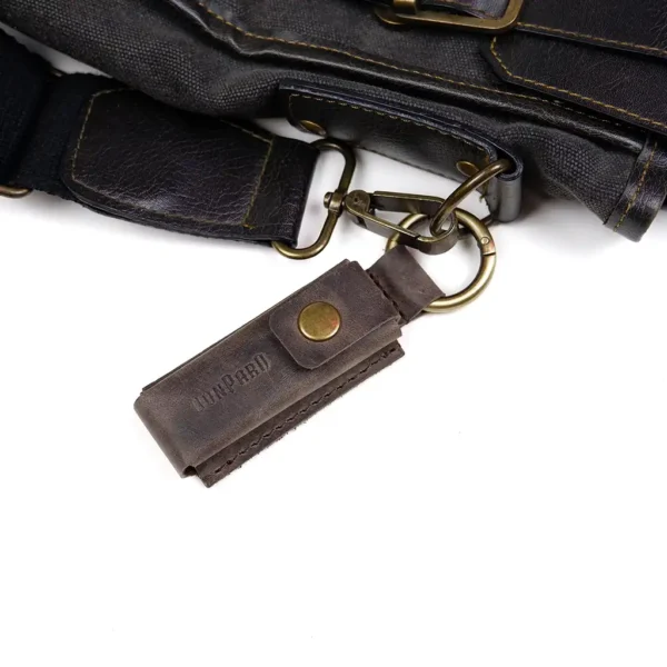 کیف چرم طبیعی محافظ لجر Ledger Nano X مدل بیتس قهوه‌ای با دکمه فلزی و حلقه جانبی